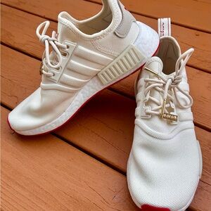 Addidas size 10 women's. EUC